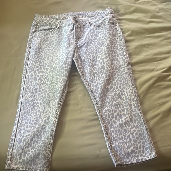 Skinny crop leopard print capris - Picture 2 of 2